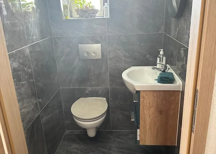 Ayna, Direkt An Der Schweizer Grenze *