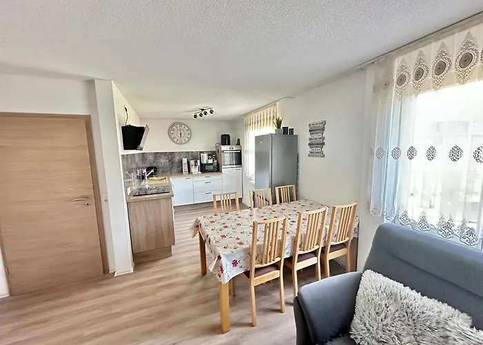 Ayna, Direkt An Der Schweizer Grenze *